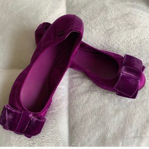 Never worn Tory Burch Viola velvet ballet flats